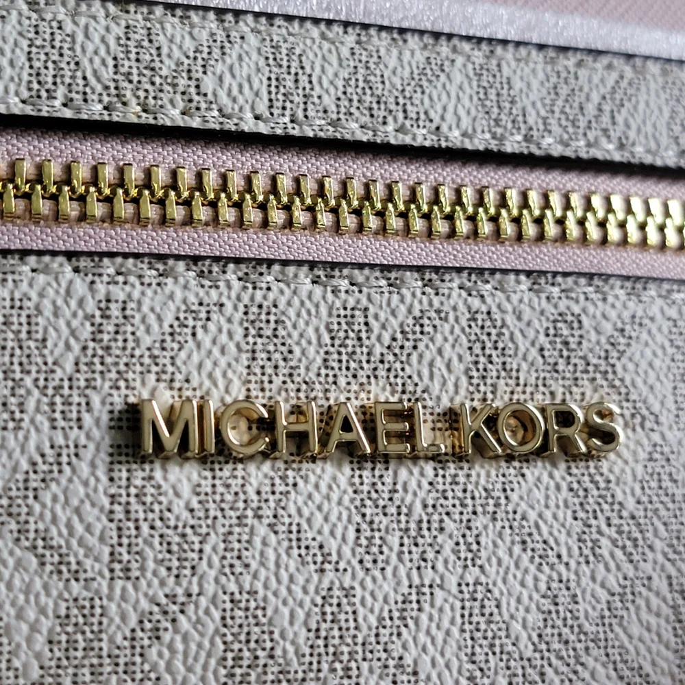 NWT Michael Kors Jet Set Large Pink White Logo Coated Canvas Crossbody Bag Purse - Picture 2 of 13